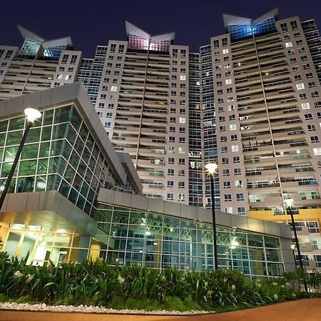 مبيت وإفطار بونة Amanora Park Town المظهر الخارجي الصورة