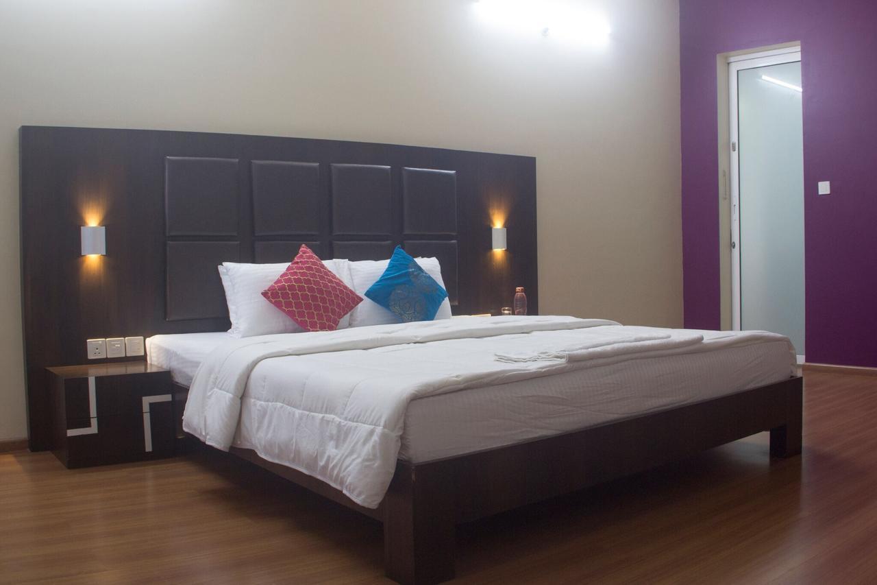 مبيت وإفطار بونة Amanora Park Town المظهر الخارجي الصورة