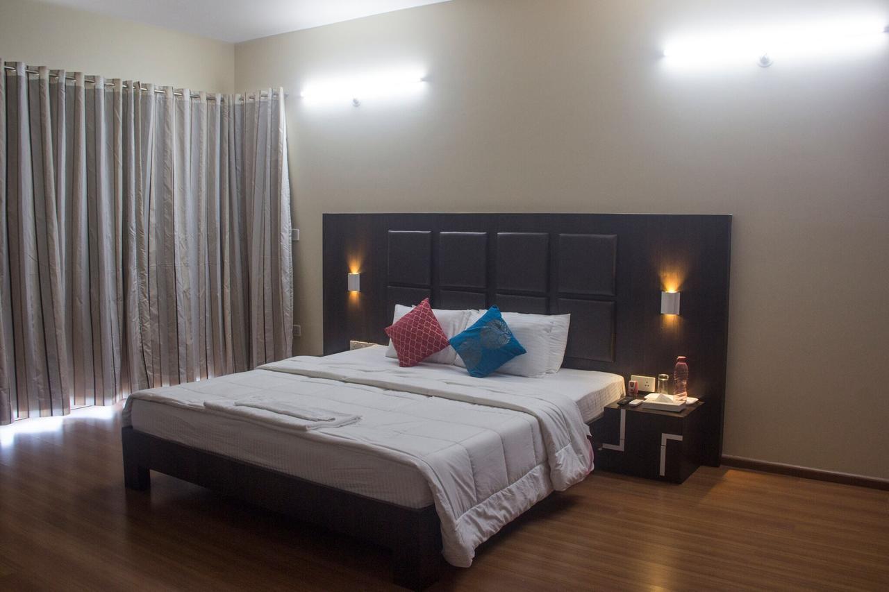 مبيت وإفطار بونة Amanora Park Town المظهر الخارجي الصورة